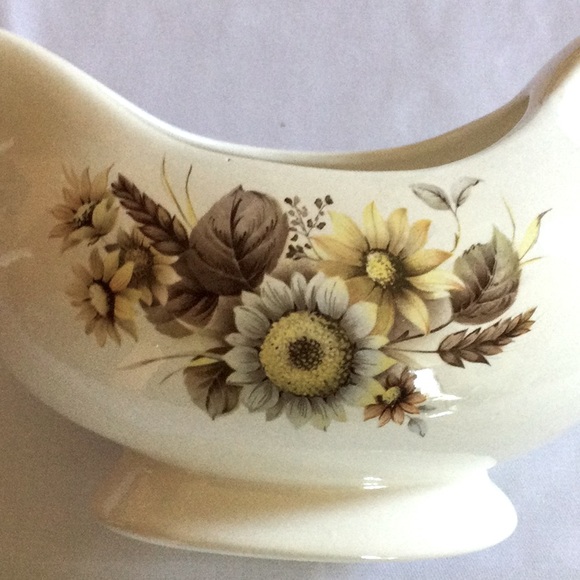 Ceramic Gravy Boat w/Saucer - Picture 2 of 7